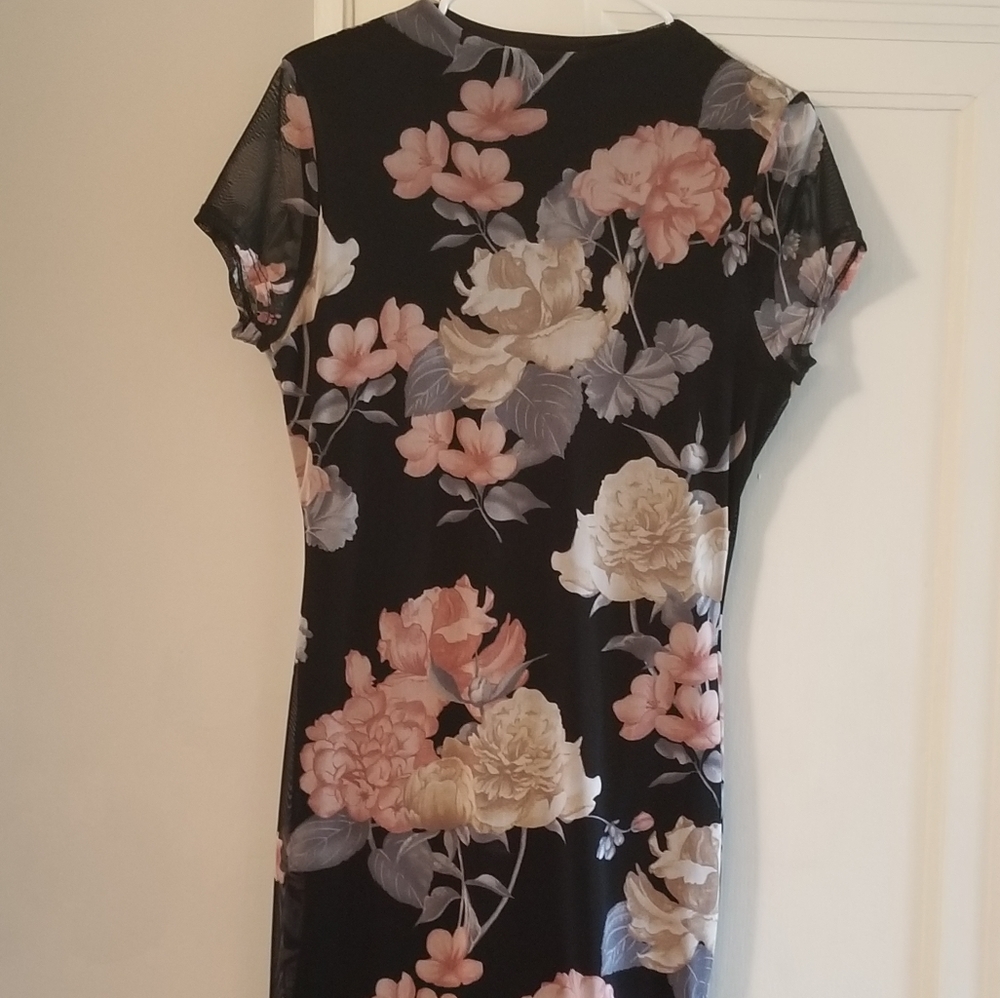NWOT-Never Worn...Fashion Nova Floral Dress